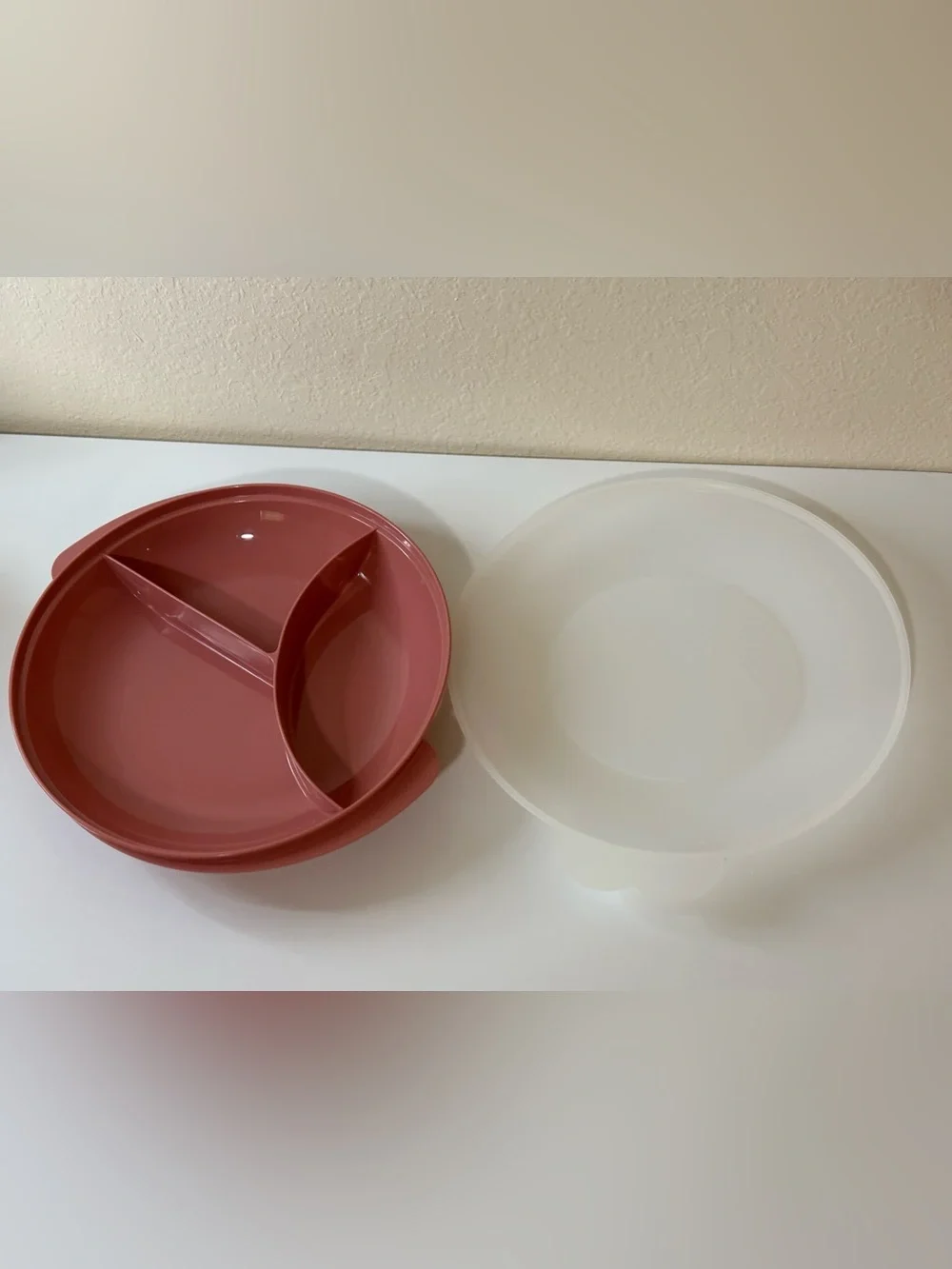 Vtg Tupperware Divided 3 SlotReheatable Plate W/White Lid suctionDusty Rose 8.5